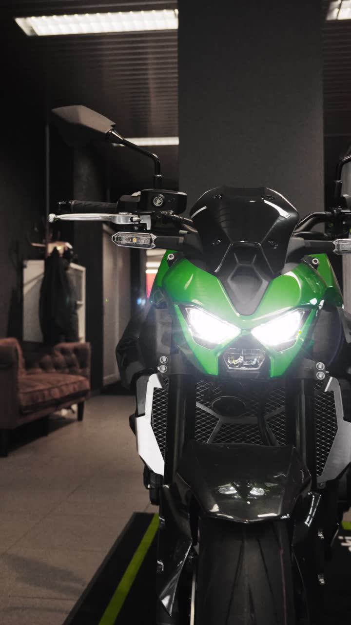 Kawasaki Z900 — extrait vidéo du Studio Créatik